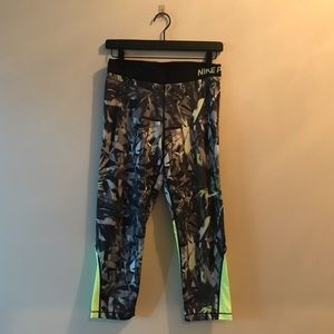 Nike Pro Dry Fit cropped leggings, L, Gray/yellow
